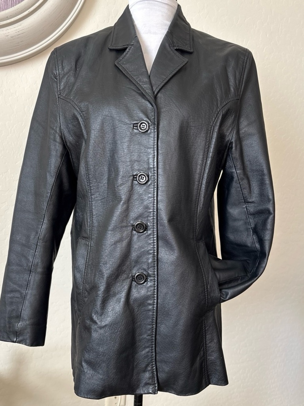 Vintage leather women’s black genuine leather button down pockets jacket. XL
